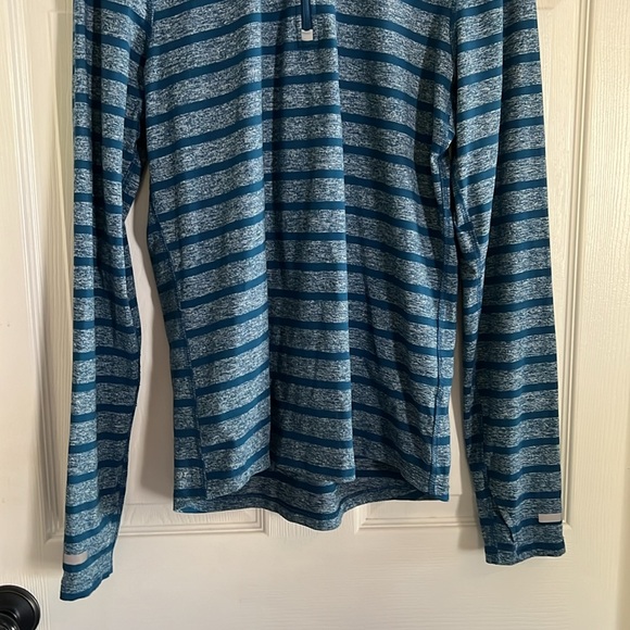 Nike Pullover - Picture 3 of 11